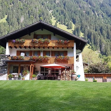 Haus Hubertus - Gaestehaus Sahler Partenen Buitenkant foto