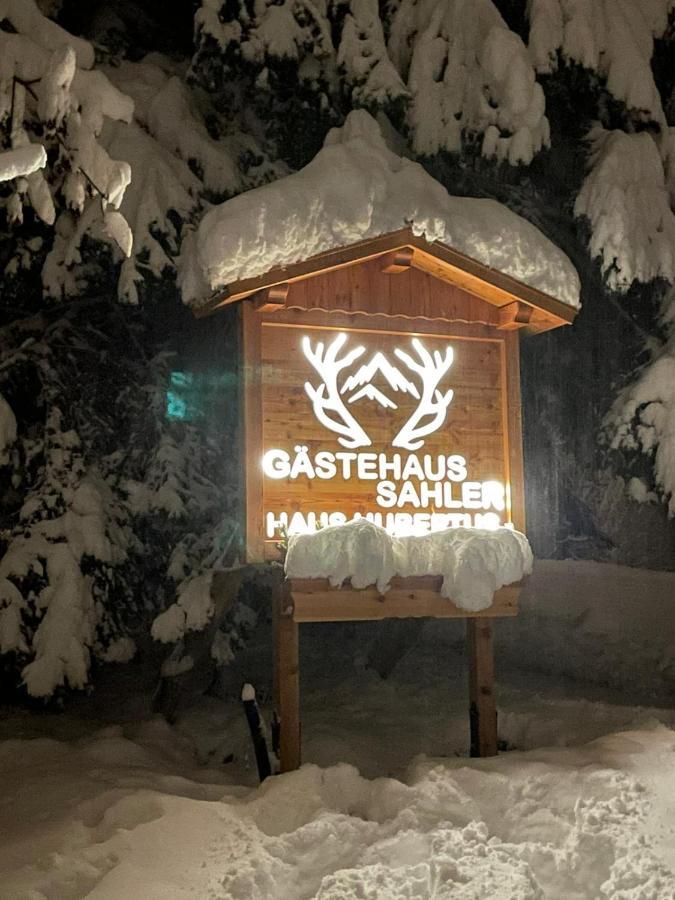 Haus Hubertus - Gaestehaus Sahler Partenen Buitenkant foto