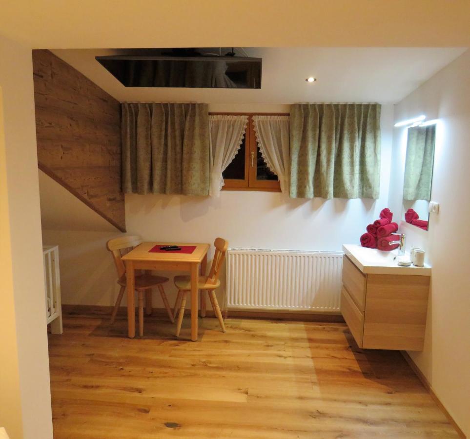 Haus Hubertus - Gaestehaus Sahler Partenen Buitenkant foto