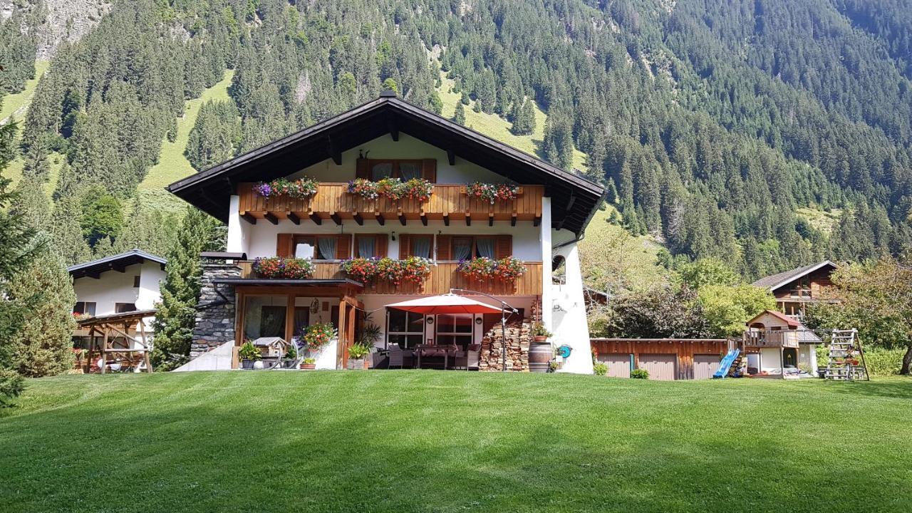 Haus Hubertus - Gaestehaus Sahler Partenen Buitenkant foto
