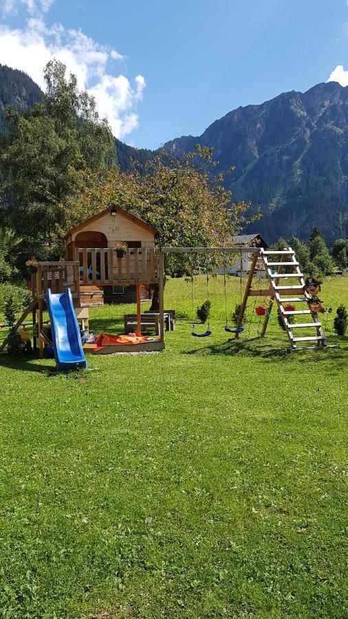 Haus Hubertus - Gaestehaus Sahler Partenen Buitenkant foto
