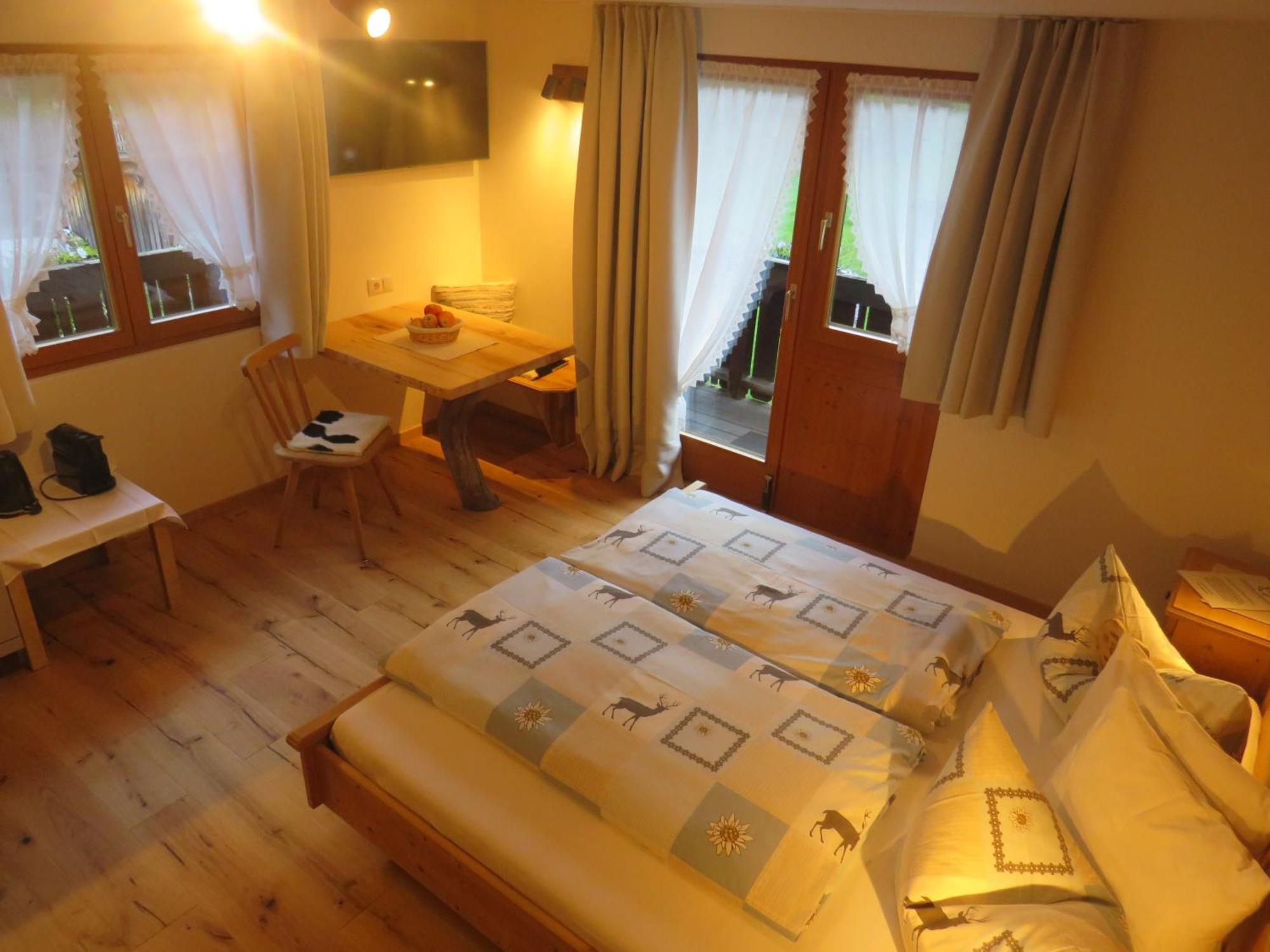 Haus Hubertus - Gaestehaus Sahler Partenen Buitenkant foto
